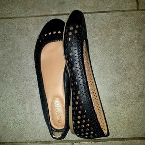 Black Eyelet Flats w/ Roping Accent around Foot